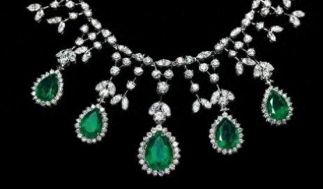 佩戴珠寶首飾的優(yōu)雅之道 實(shí)用注意事項(xiàng)全解析